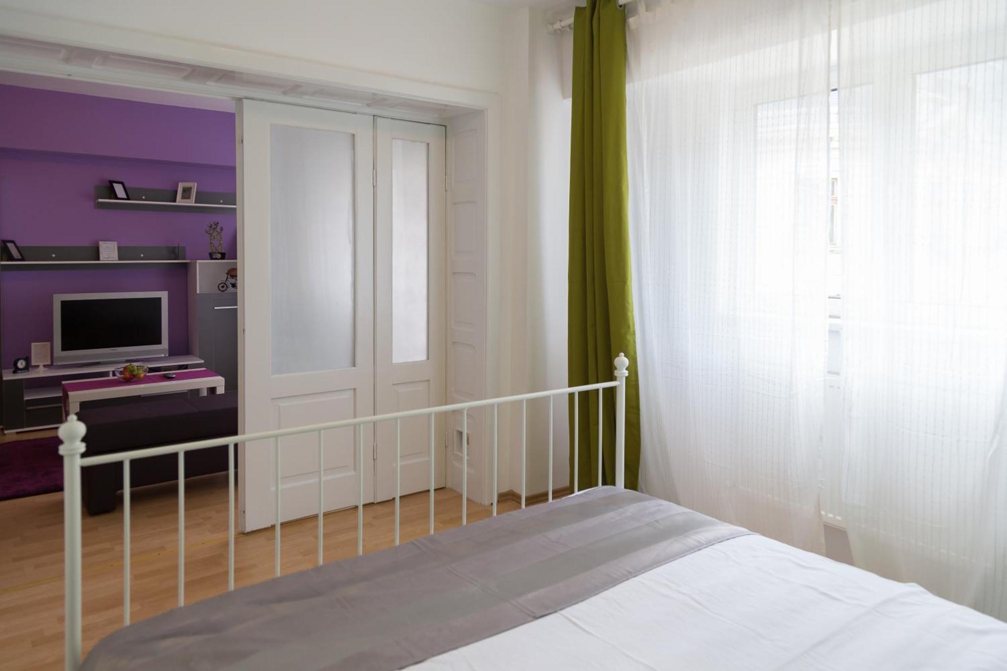 Sunny Old Town Apartments Букурещ Стая снимка